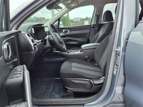 Used 2021 Kia Sorento LX image 16