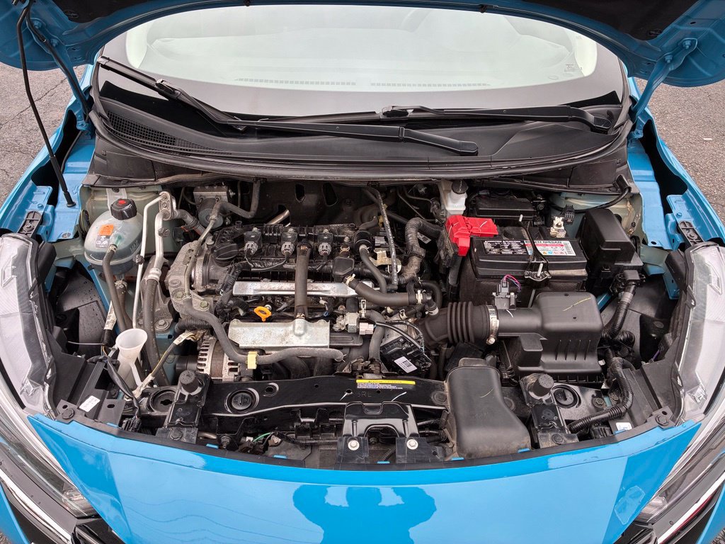Used 2025 Nissan Versa SR FWD image 9