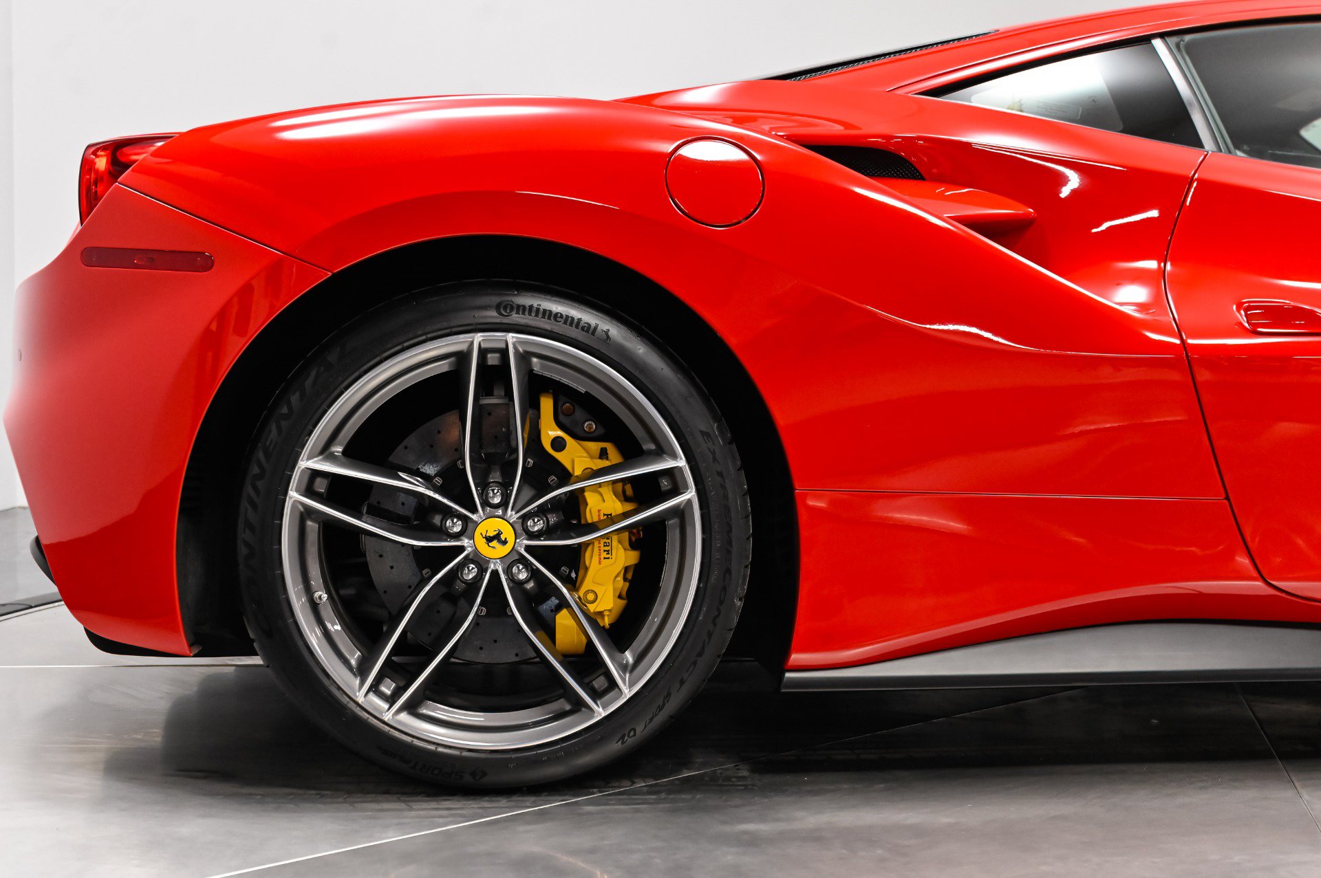 Used 2018 Ferrari 488 GTB RWD image 26