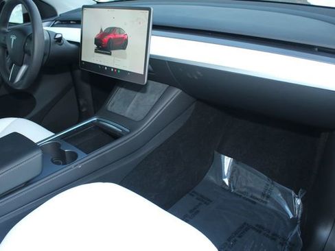 Used 2025 Tesla Model Y Performance image 27