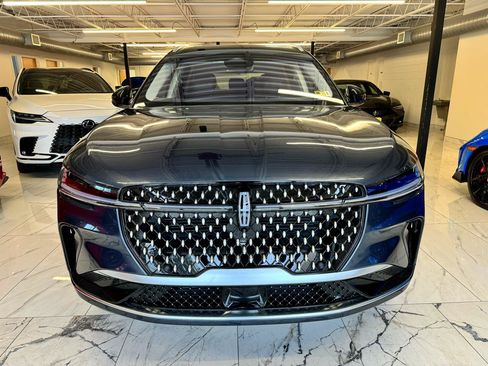 Used 2024 Lincoln Nautilus Reserve w/ Equipment Group 202A AWD/4WD image 2