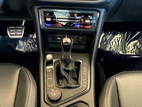 Used 2023 Volkswagen Tiguan SE R-Line image 8