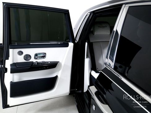 Used 2018 Rolls-Royce Phantom Sedan image 28