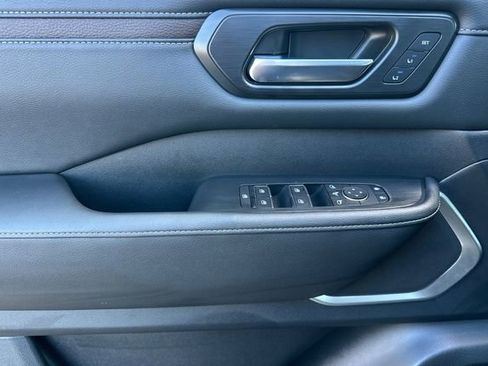 Used 2025 Nissan Armada Platinum Reserve image 10