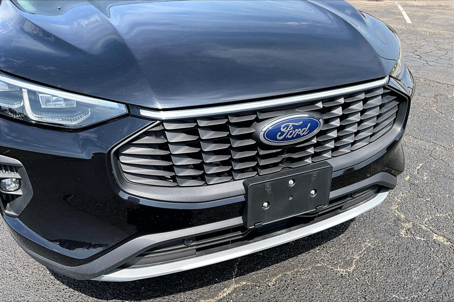 Certified 2025 Ford Escape Platinum AWD/4WD image 30
