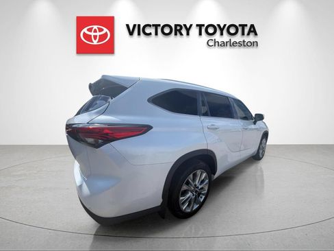 Used 2022 Toyota Highlander Limited AWD/4WD image 7