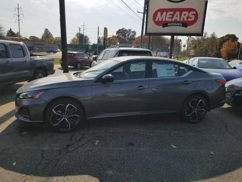 New 2025 Nissan Altima 2.5 SR image 3