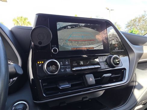 Used 2023 Toyota Highlander XLE image 35