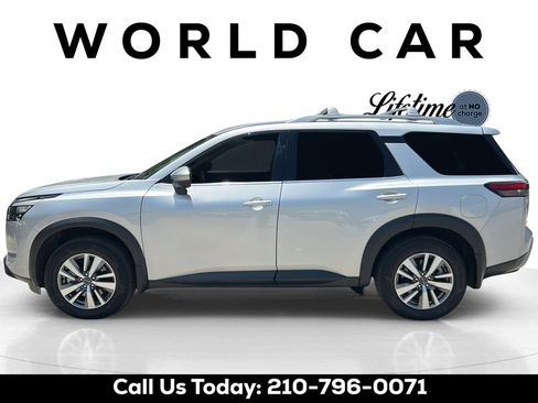 Used 2025 Nissan Pathfinder SL FWD image 6