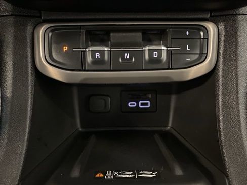 Used 2022 GMC Acadia Denali w/ Denali Technology Package image 26