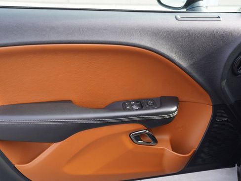 Used 2015 Dodge Challenger SRT Hellcat image 14