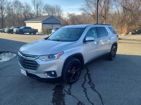 Used 2019 Chevrolet Traverse LT image 3