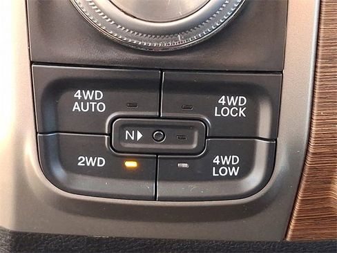 Used 2014 RAM 1500 Laramie image 22