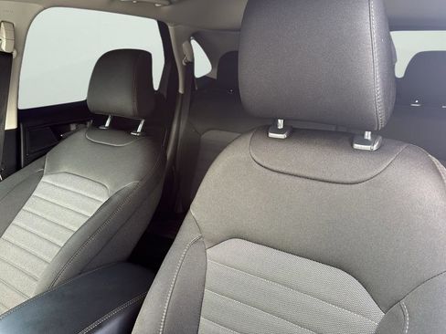 Used 2024 Ford Edge SE w/ Black Appearance Package image 8