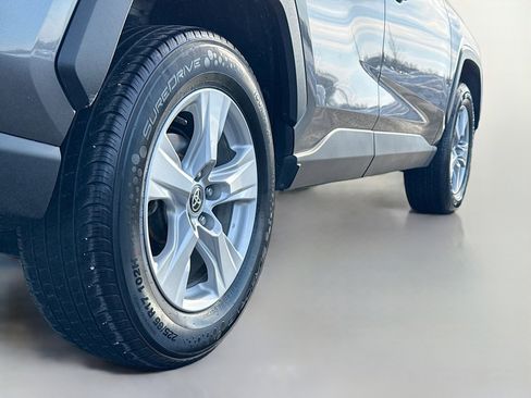 Used 2021 Toyota RAV4 XLE image 16