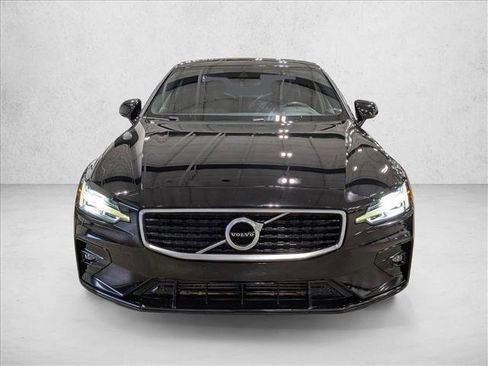 Used 2020 Volvo S60 T5 R-Design FWD image 2