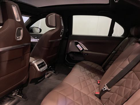 Used 2023 BMW 740i w/ Parking Assistance Package RWD image 23
