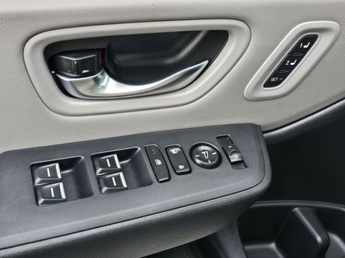 Used 2025 Honda Pilot Touring image 21