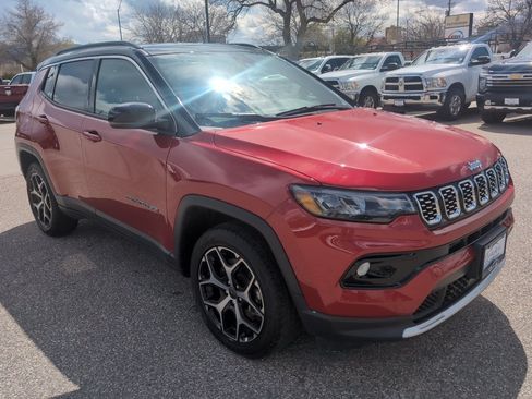 Used 2025 Jeep Compass Limited AWD/4WD image 4