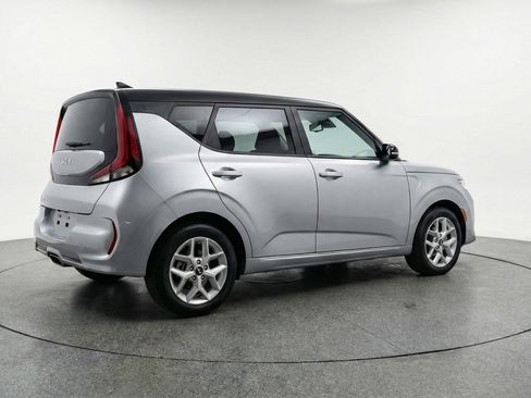 Used 2025 Kia Soul LX w/ LX Technology Package image 9