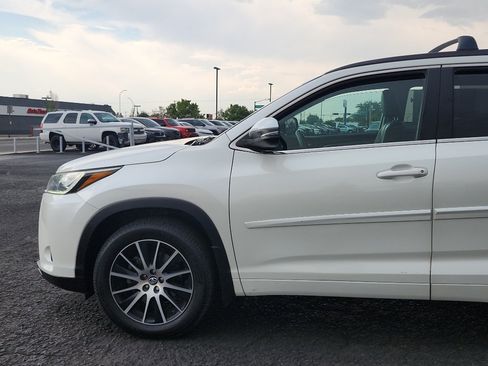 Used 2018 Toyota Highlander SE w/ Protection Package #3 AWD/4WD image 10