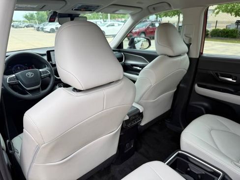 Used 2026 Toyota Grand Highlander AWD image 24