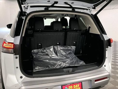New 2025 Nissan Pathfinder Platinum w/ Lighting Package (N93) AWD/4WD image 38
