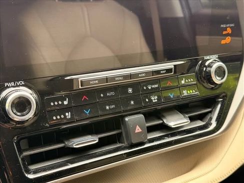Used 2021 Toyota Highlander Limited AWD/4WD image 9