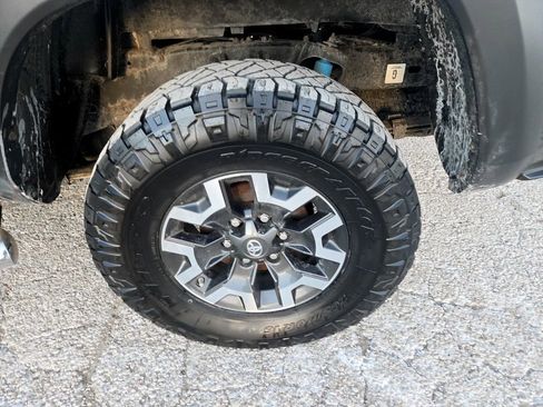 Used 2020 Toyota Tacoma TRD Sport image 34