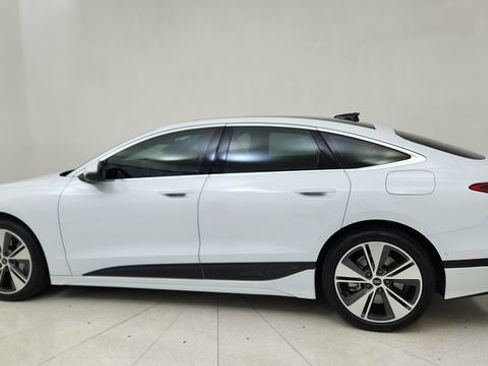 Used 2025 Audi A6 e-tron Premium Plus w/ Premium Plus image 4