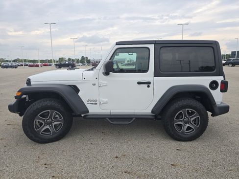 Used 2019 Jeep Wrangler Sport AWD/4WD image 9
