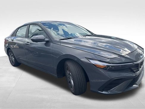 Used 2024 Hyundai Elantra SEL image 27