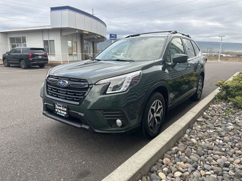 Used 2023 Subaru Forester Premium image 10