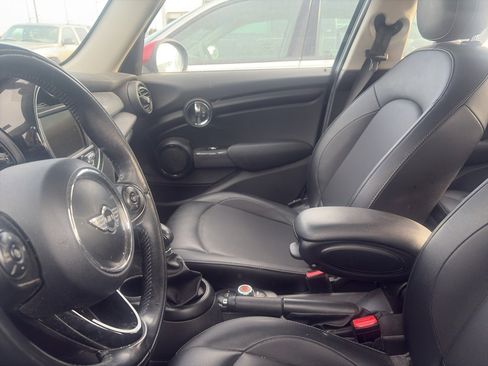 Used 2018 MINI Cooper 4-Door Hardtop image 5