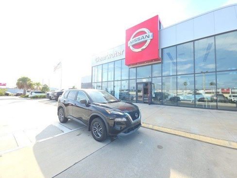 Used 2023 Nissan Rogue S image 1