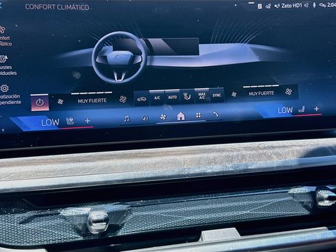 Certified 2025 BMW X7 xDrive40i w/ M Sport Package AWD/4WD image 16