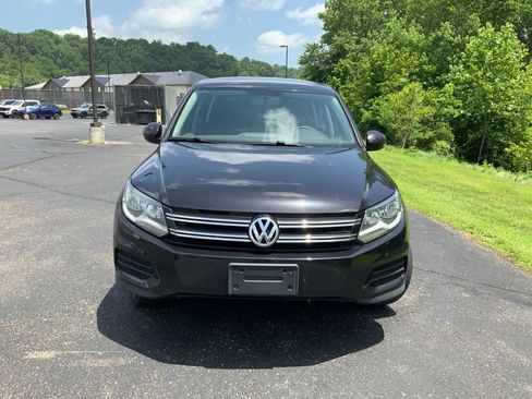 Used 2017 Volkswagen Tiguan Limited w/ Alloy Wheels Package FWD image 3