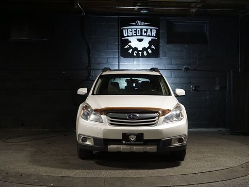 Used 2011 Subaru Outback 2.5i Limited w/ PWR Moonroof Pkg AWD/4WD image 9