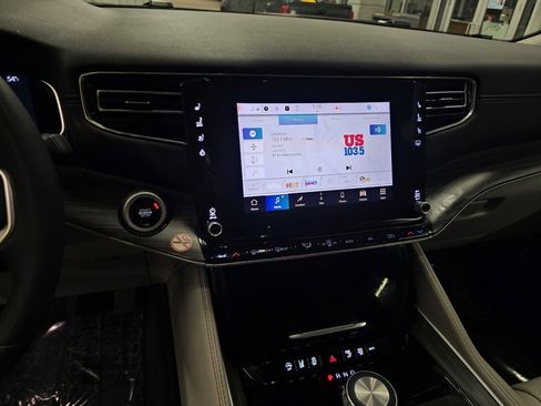 Used 2024 Jeep Wagoneer Series II w/ Flexible Seating Group image 22