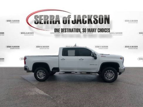 Used 2025 Chevrolet Silverado 3500 LTZ AWD/4WD image 10