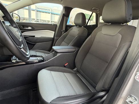 Certified 2025 Chevrolet Trax LT w/ LT Convenience Package image 25