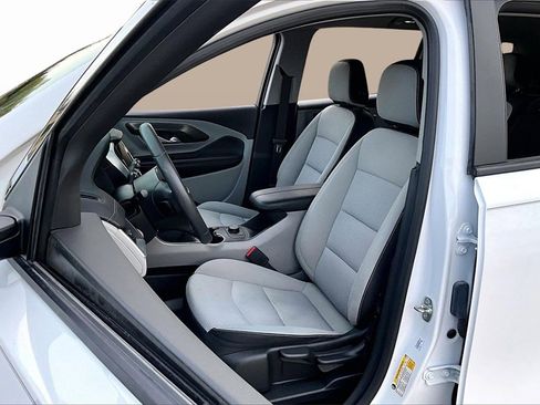 Used 2023 GMC Terrain SLE image 27