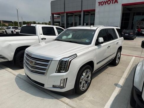 Used 2020 Cadillac Escalade Platinum AWD/4WD image 2