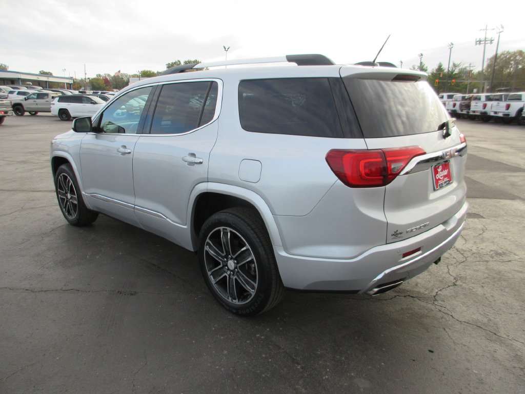Certified 2017 GMC Acadia Denali w/ Technology Package FWD image 9
