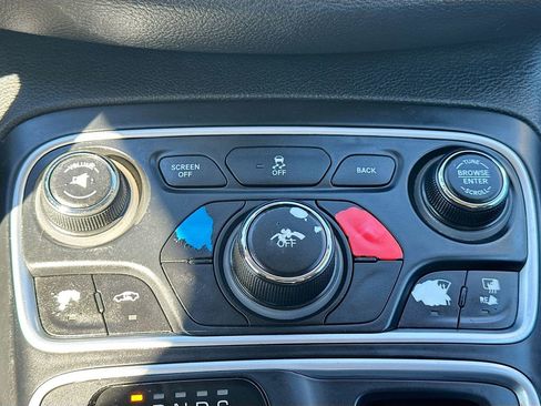 Used 2016 Chrysler 200 Limited image 17