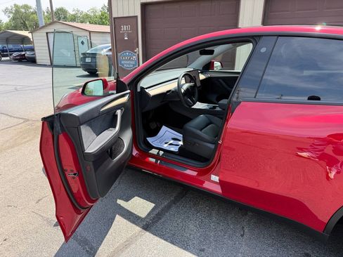 Used 2023 Tesla Model Y Long Range image 29