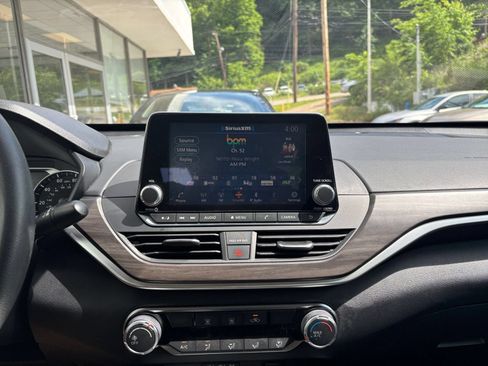 Used 2025 Nissan Altima 2.5 SV FWD image 20
