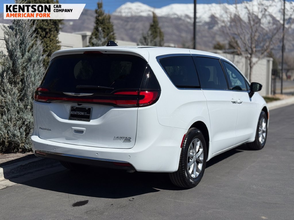 Used 2026 Chrysler Pacifica Limited AWD/4WD image 9