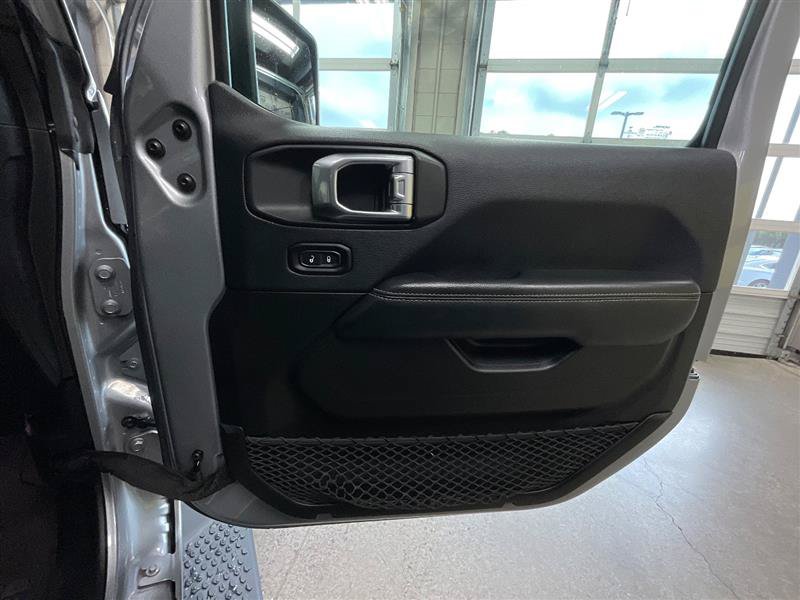 Used 2018 Jeep Wrangler Unlimited Sahara AWD/4WD image 28