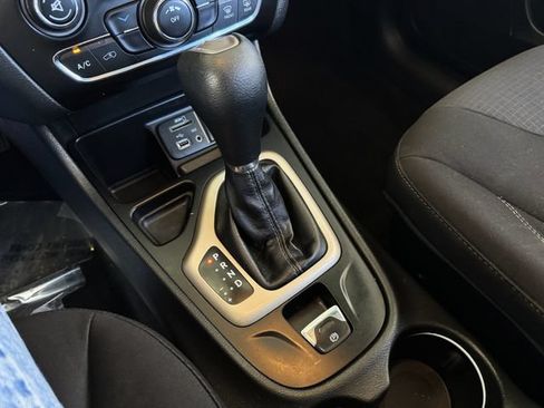 Used 2015 Jeep Cherokee Latitude FWD image 21